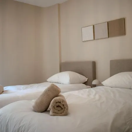 アパート Luxurious 2 Bedroom With Pool