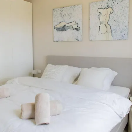 Daire Luxurious 2 Bedroom With Pool